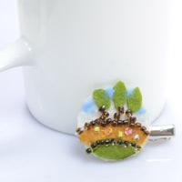 Making Pocket Landscape Brooch with Olive-Green Felt and Colorful Seed Beads