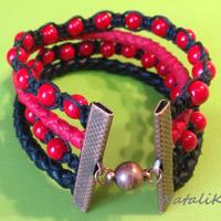 Making a Multi Strand Leather Bracelet in Black and Red Alternate Pattern