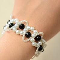 How to Make an Easy Black and White Beaded Bracelet with Wave Patterns 