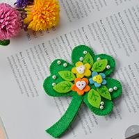 Free Instructions on Making a Green Felt Leaf Brooch with Buttons and Pearls Decorated 