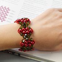 How to Make a Beaded Christmas Bracelet with Glass Beads and Seed Beads