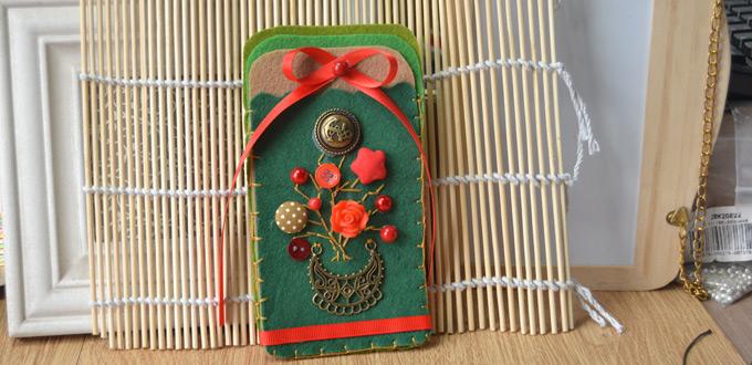 Homemade Felt Card Holder with Beads and Buttons for Christmas