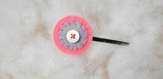 Easy to Make Round Felt Hair Clips with Simple Embroidery Design