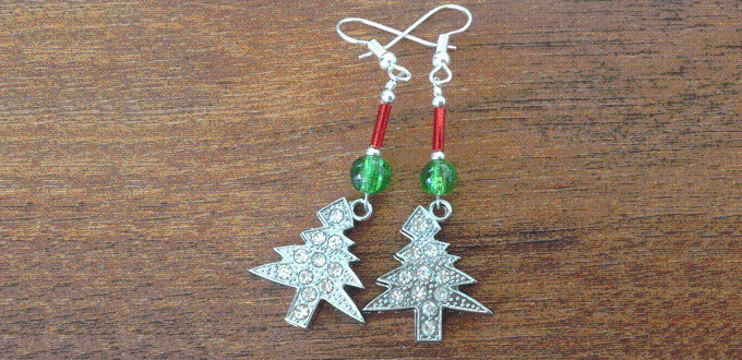 How to Make Christmas Tree Earrings with 3 Easy Steps