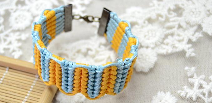 Making Your Own Bracelet with Half Hitch Knots for Your Best Friends