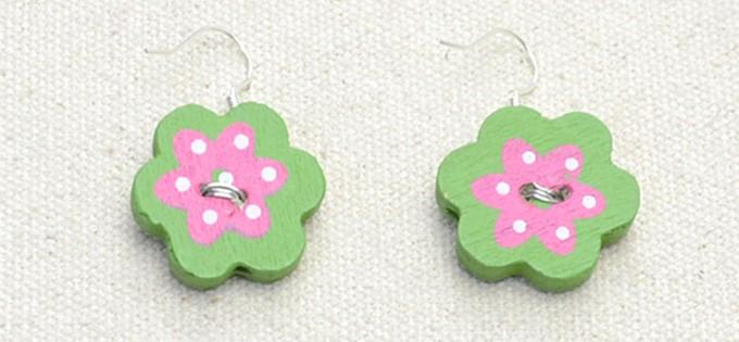 Easy-to-Follow Tutorial on How to Make Lovely Flower Earrings with Wood Beads