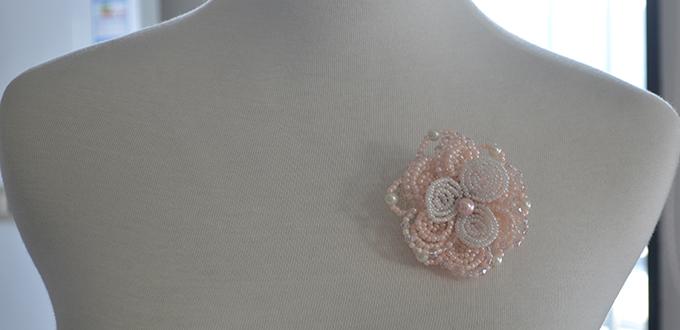 Tutorial on Making a Flower Brooch with Seed Beads and Pearl Beads