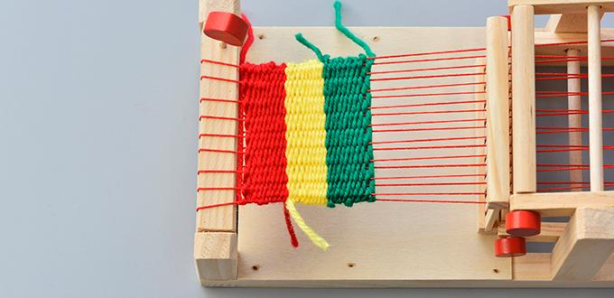 Instructions on How to Make Knitting Patterns for Kids with Wood Knitting Loom