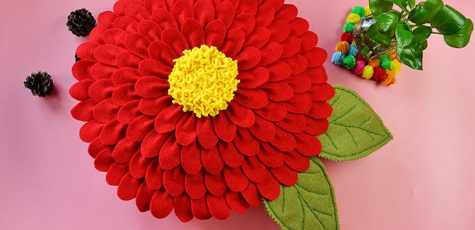 Instructions on How to Make Red Felt Flower Pillow at Home 