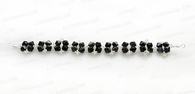Armband Bastelanleitung –Ein Perlenarmband mit klassischen Schwarz und Weiß Farbkombination