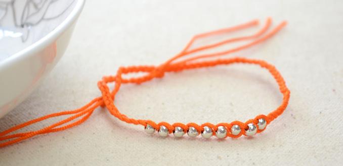 Simple Friendship Bracelet Tutorial on How to Braid Beads into a Bracelet with Strings