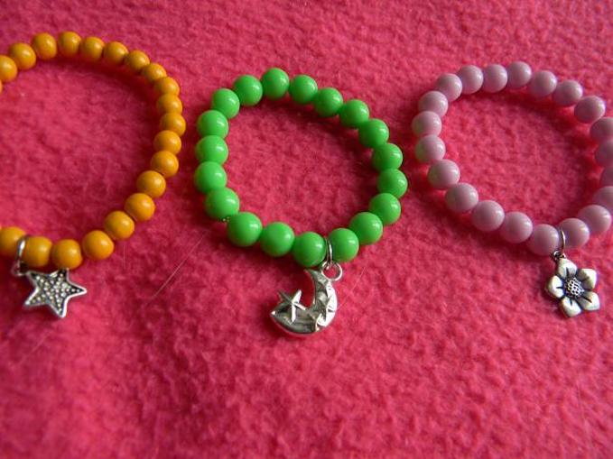 Childrens bracelets with finding