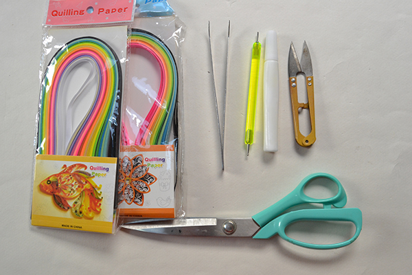 Supplies in making the cute quilling paper carrot in a basket: