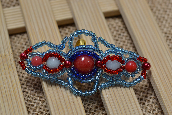 Look at my work! Isn't it nice? I am quite satisfied with this seed bead ring!