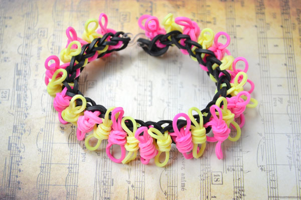 the final look of the bow loom bracelet