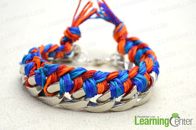 The final look of braided chain bracelet