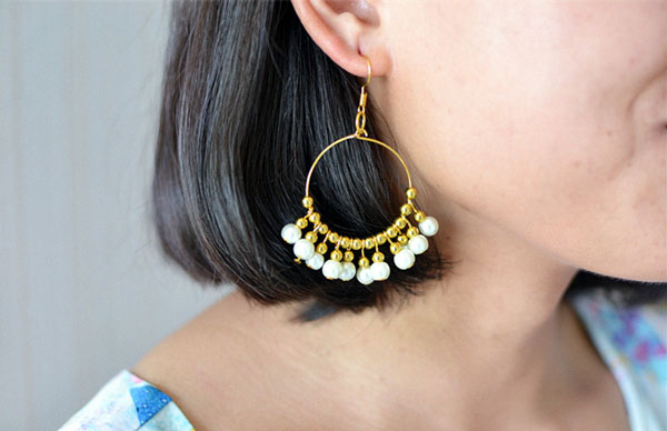 This pair of pearl bead dangle hoop earrings is finished in 10 minutes! Do you love it?