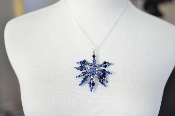 final look of the navy blue leaf pendant necklace