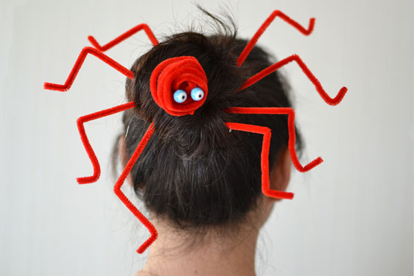 The final look of the red spider hair clip: