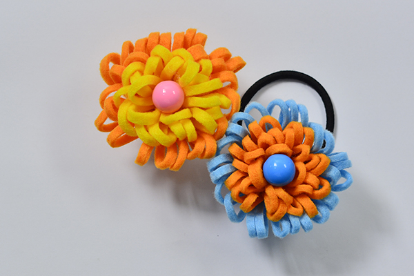 I made another flower in orange and yellow with the same procedures: