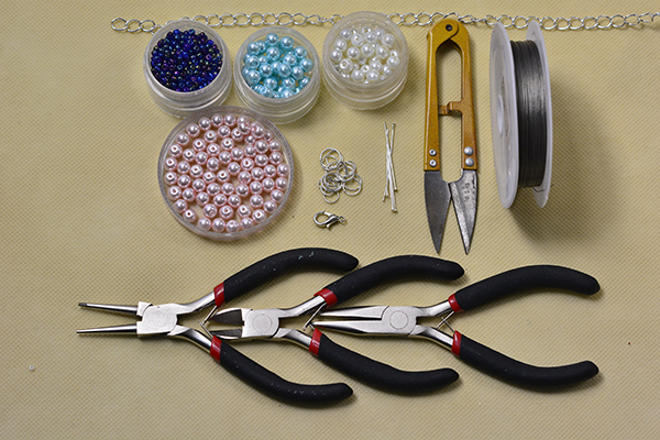Materials and tools required in this pearl bead stitch wide bracelet diy project: