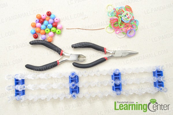 Materials on how to make rubber band bracelets with beads