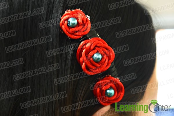 all details of decorating hair combs with knot roses