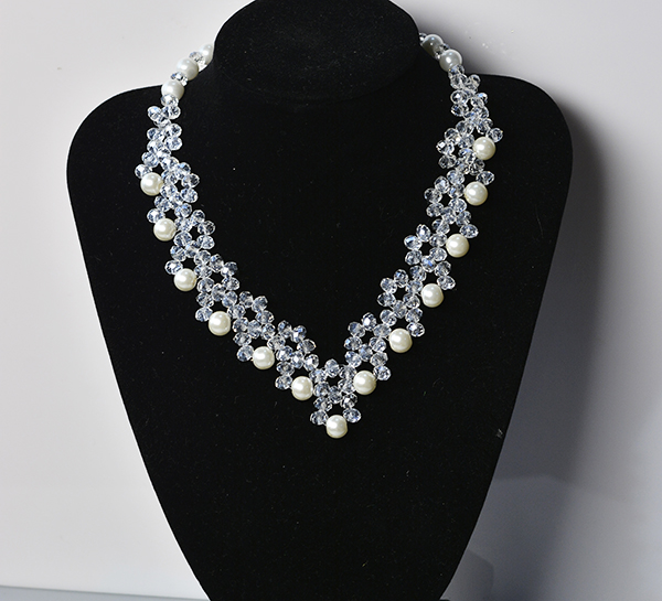 final look of the crystal glass bead necklace