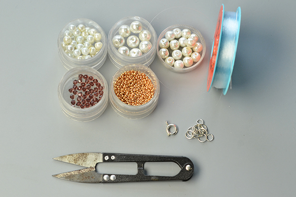Supplies you’ll need in making the beaded flower necklace