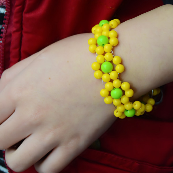 The final look of yellow flower bracelet pattern: