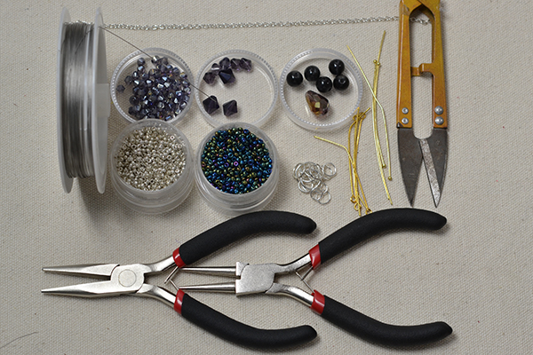 Supplies in making the chunky purple beaded pendent necklace: