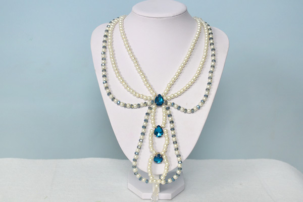  the final look of the three strand blue beaded necklace