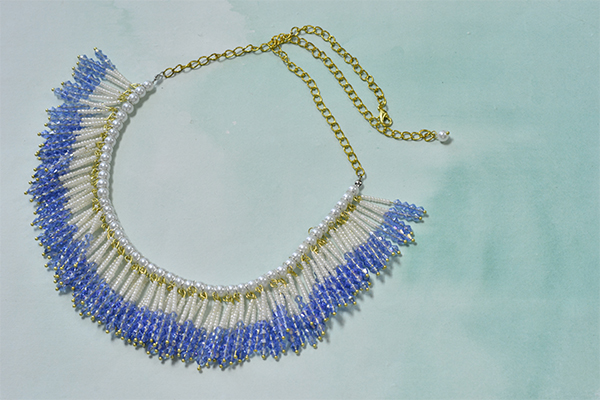 You will finish this gold chain necklace with beaded tassels like this: