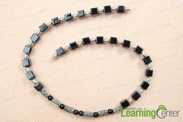 Make basic beaded necklace with pendant
