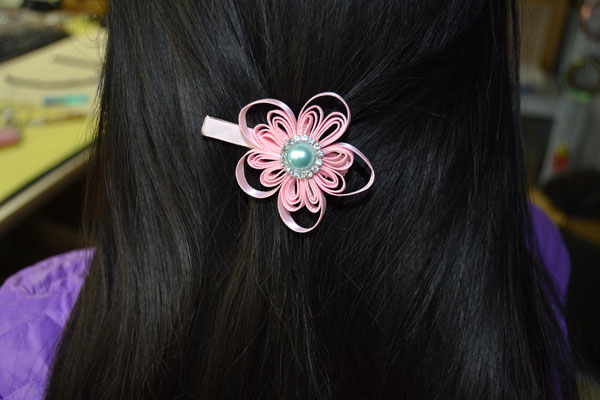final look of the DIY flower hair clip