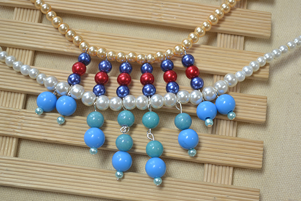 final look of the single two-strand pearl necklace