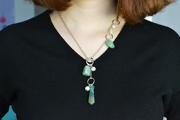 Here is the final look of this gemstone and pearl beads pendant chain necklace:
