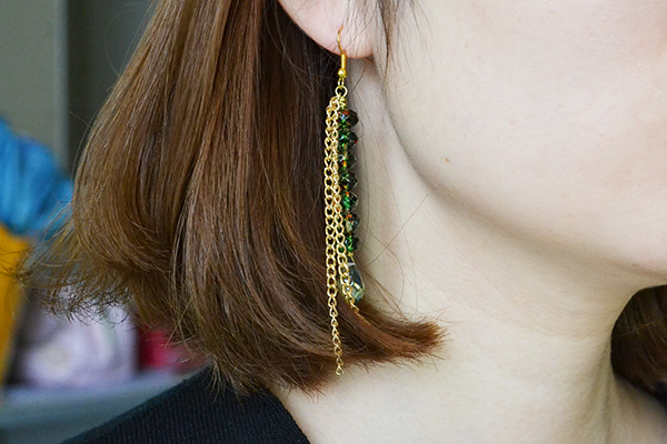 final look of the easy chain tassel earrings