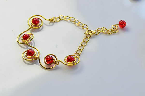 Here is the final look of the finished wire wrapped bracelet: