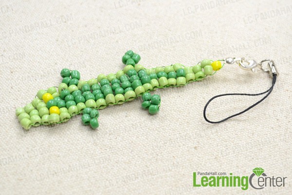 The finished beaded alligator keychain looks like this:
