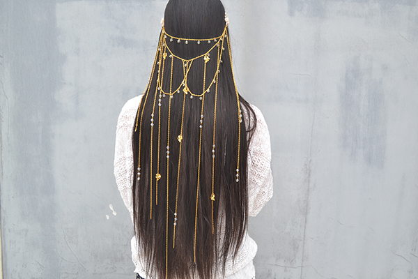 The final look of the chain headpiece jewelry: