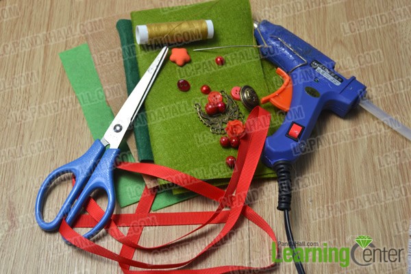 materials and tools for making felt Christmas card holder
