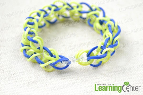 FInish the heart shape rubber band bracelets with crochet hook
