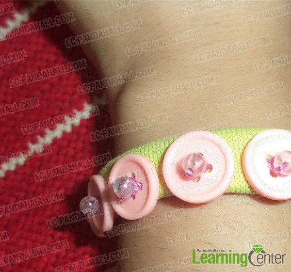 finished button bead bracelet