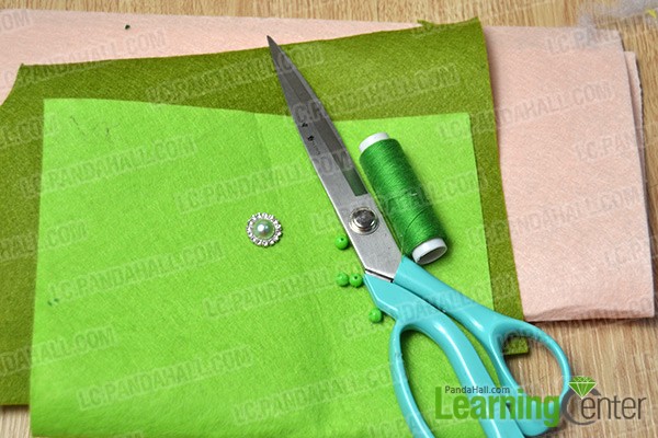 materials and tools for making an embroidered four-leaf clover pouch