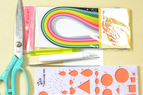 Materials and tools in making the new year quilling paper card: