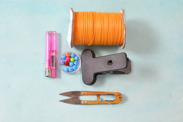 Materials and tools needed in making the square knot friendship bracelet: