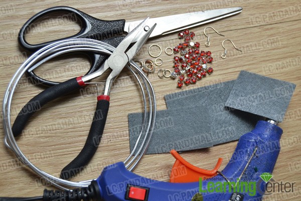 materials and tools for making felt heart dangling earrings