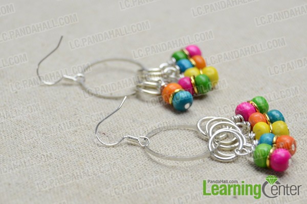 The final look of beaded rainbow loom earrings: