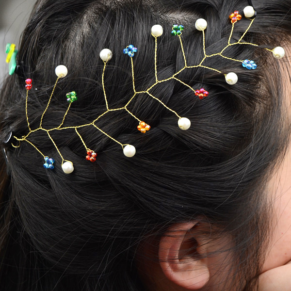 Now wear this beautiful wire beaded headpiece pattern:
